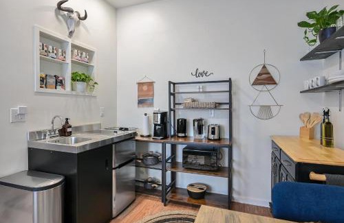 Woodfin House | Cozy Love Nest 1br - Minutes To Downtown Asheville