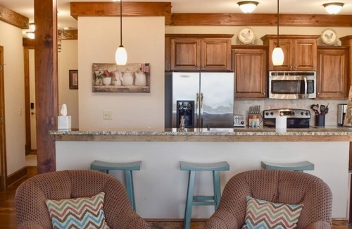 Boone Condo | Cozy Luxe Echota: Spectacular View;2 Kings;No Stairs;Szn Decor;Hot tub;Fireplace