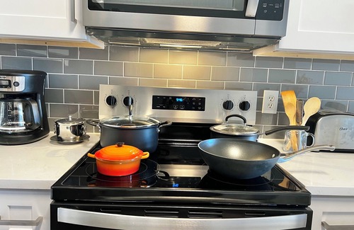 Mission Viejo Apartment | Cozy Luxurious Spacious Apt w/Valley View,Attached Garage,Pool,24-Hour Gym,3 TV