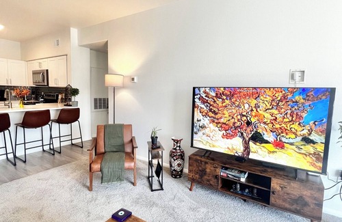 Mission Viejo Apartment | Cozy Luxurious Spacious Apt w/Valley View,Attached Garage,Pool,24-Hour Gym,3 TV