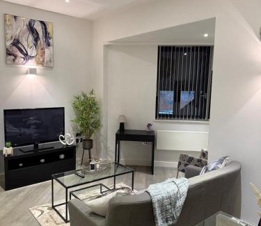 Slough Apartment | Cozy Luxury Apartment In The Heart Of Slough -The Bethel Suite