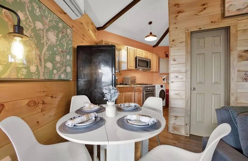 Ellijay Cabin | Cozy Luxury Cottage with Stunning Viewnn