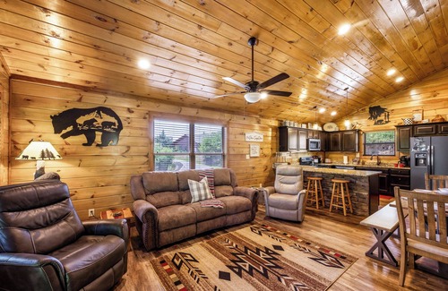 Pigeon Forge Cabin | COZY LUXURY/HEATED Toilet Seats/NO SCARY ROADS/Close To DOLLYWOOD