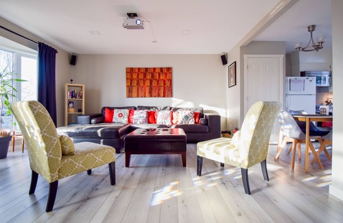 Lynnwood Ridge House | Cozy Main Floor Suite, 3bdr-5ppl, practical & great city access