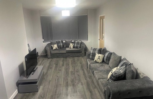 Failsworth House | Cozy Manchester House With 3 Bedrooms
