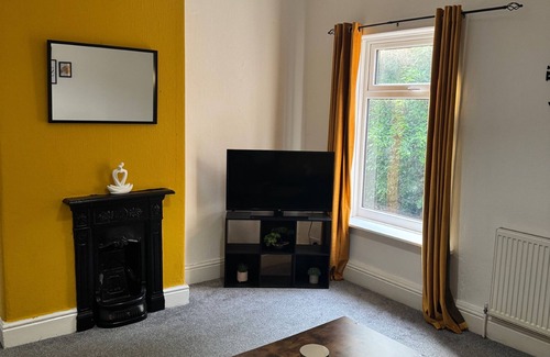 Clayton House | Cozy Manchester Retreat with 2 Bedrooms