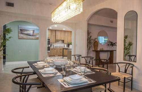 Brownsville Villa | Cozy Mansion/Pool & Jacuzzi/Cinema/Game Room