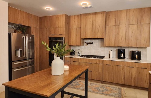 Brownsville Villa | Cozy Mansion/Pool & Jacuzzi/Cinema/Game Room