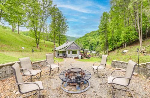 Mars Hill House | Cozy Mars Hill Farmhouse with Scenic Views