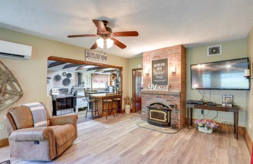 Mars Hill House | Cozy Mars Hill Farmhouse with Scenic Views