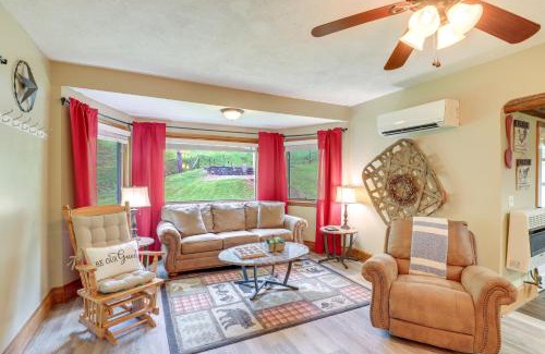 Mars Hill House | Cozy Mars Hill Farmhouse with Scenic Views