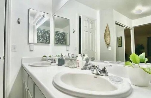 Las Vegas House | Cozy master-br by strip. Pets welcome + parking