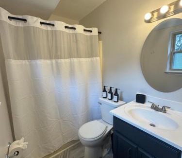 Jeffersonville - Clarksville House | Cozy Meets Classy - Modern & Inviting
