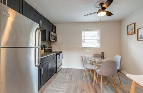 Melrose Apartment | Cozy Melrose Urban Condo with Pool – Near 12 South & Vanderbilt