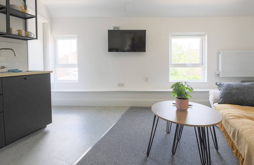 Canton Apartment | Cozy Mezzanine Flat In Vibrant Canton