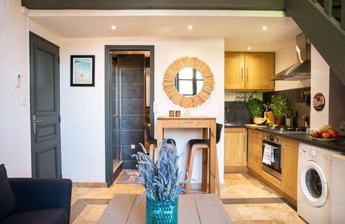 Arles City Centre Apartment | Cozy mezzanine in historic building, comfort assured