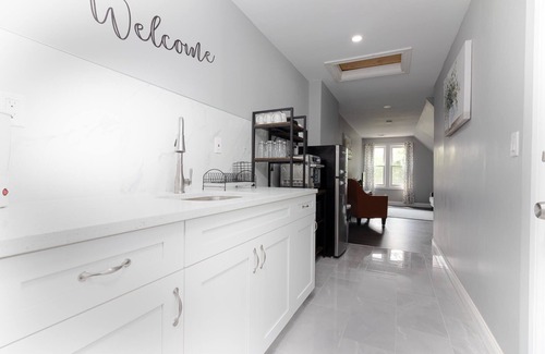 Downtown Niagara Falls Apartment | Cozy Micro apartment Sleeps 4, Minutes from Falls