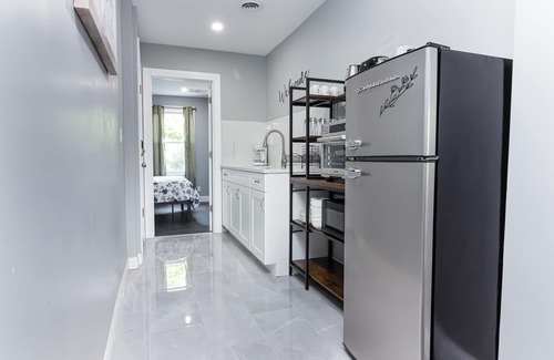 Downtown Niagara Falls Apartment | Cozy Micro apartment Sleeps 4, Minutes from Falls