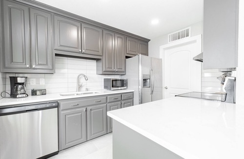 Allen House | Cozy, Mid Century Modern, recently remodeled 3/2 in Allen