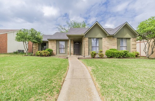 Allen House | Cozy, Mid Century Modern, recently remodeled 3/2 in Allen
