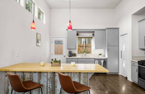 Old Southwest House | Cozy Midtown Cabin Walk To Downtown Pet Friendly
