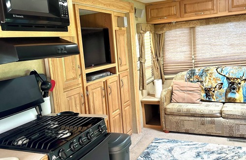 Beaver House | Cozy mobile home in Lake Pleasant Beaver. 10 minutes to Forks - twilight.