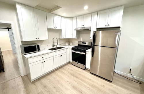 Pacific - Edison Apartment | Cozy Modern 1-Bedroom Getaway