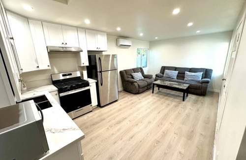 Pacific - Edison Apartment | Cozy Modern 1-Bedroom Getaway