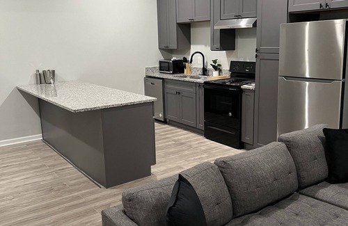 Oakhurst Apartment | Cozy Modern 1Bed1.5Bath Apartment!n