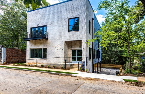Oakhurst Apartment | Cozy Modern 1Bed1.5Bath Apartment!n