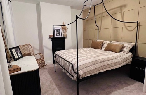 Syon House | Cozy Modern 3 Bed House in Isleworth, London. Pet-Friendly!