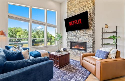Collister House | Cozy Modern 3BR Farmhouse with Scenic Golf Views