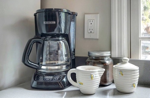 Historic Downtown Savannah Apartment | Cozy Modern Apartment w/Patio Off Jones Street!