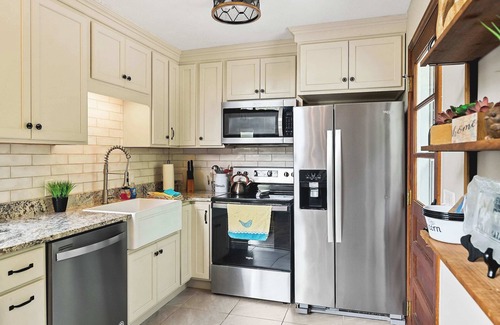 Smithville House | Cozy, modern cottage 3 minutes from the marina