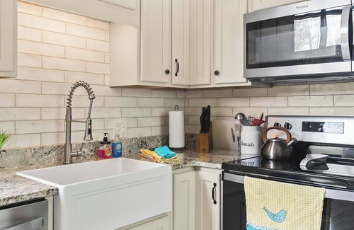 Smithville House | Cozy, modern cottage 3 minutes from the marina