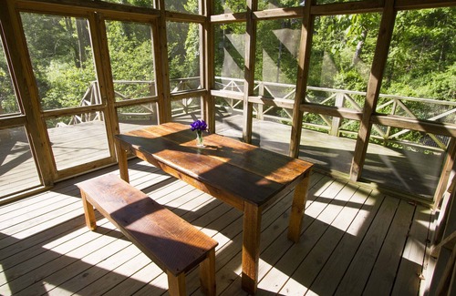 Harbert Cottage | Cozy modern cottage with treehouse