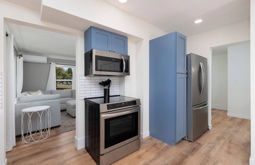 Puyallup House | Cozy Modern Craftsman w/Hot Tub + Yard