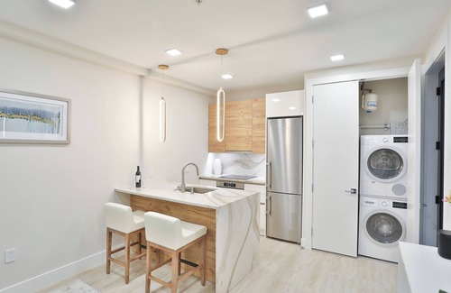 Dupont Circle Condo | Cozy Modern Fabulous 1-bedroom condo in heart of Adams Morgan & Dupont Circle