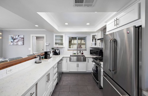 Fountain Valley House | Cozy Modern Home - Close to Beach/Disney