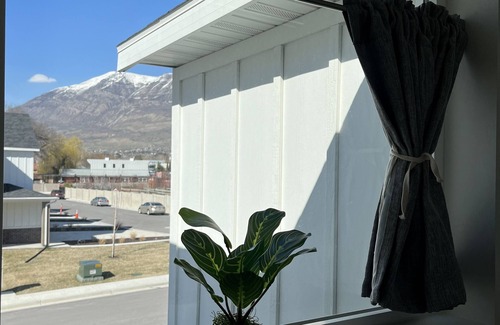 Lindon House | Cozy, Modern home in Lindon.