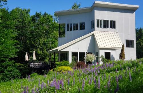 Elka Park House | Cozy Modern Mountain Getaway - Near Hunter HITS & Woodstock