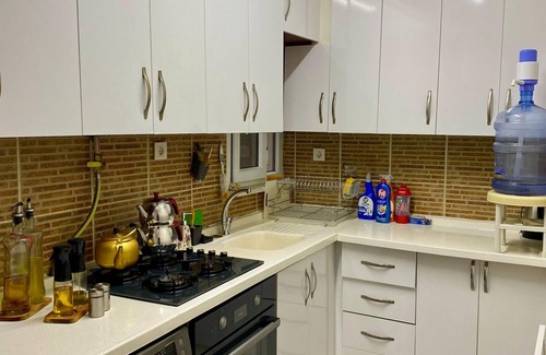 Fatih House | Cozy & Modern Room in Fatih . " Steps to Transportation "nJust for men