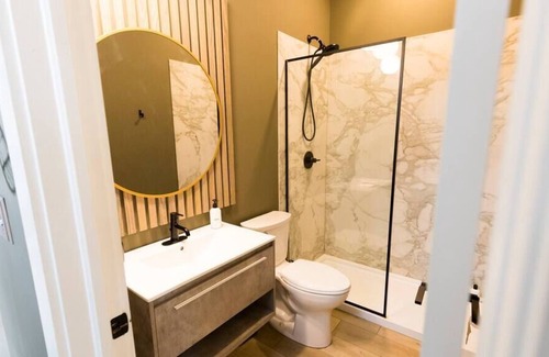 New Plymouth Apartment | Cozy Modern Sanctuary w/Hottub - Hocking Hills