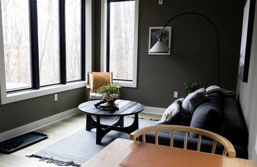 New Plymouth Apartment | Cozy Modern Sanctuary w/Hottub - Hocking Hills