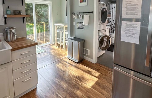 Judkins Park House | Cozy & Modern Seattle 2BR house with backyard and great neighbors!