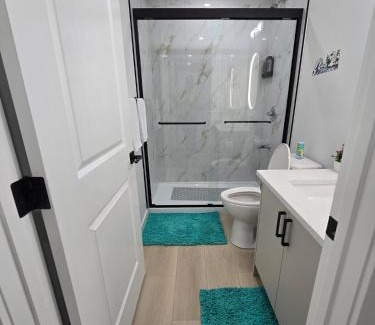 Southwest Calgary Apartment | Cozy Modern Spacious 2 Bedroom and full kitchen in Southwest Calgary