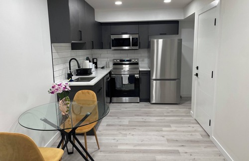 Southwest Edmonton House | Cozy modern suite with private entry