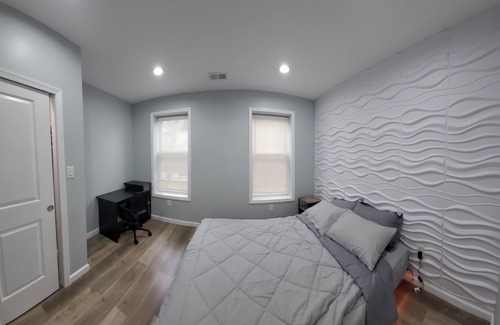 South Philadelphia West House | Cozy Modern townhouse minutes from Philadelphia tourist areas, sleep 9, wifi tv
