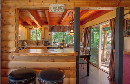 Upper Moonridge Cabin | Cozy Moon Cabin