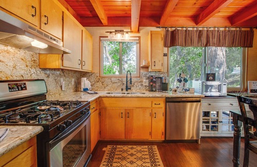 Upper Moonridge Cabin | Cozy Moon Cabin